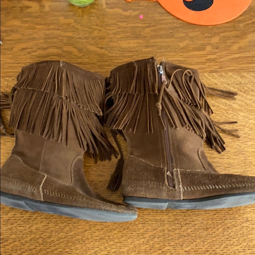 Minnetonka brown fringe boots size 10